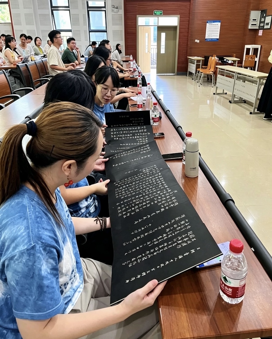 一堂非遗课，文明互鉴桥——川外中文学院让中外学子浸润文化之美