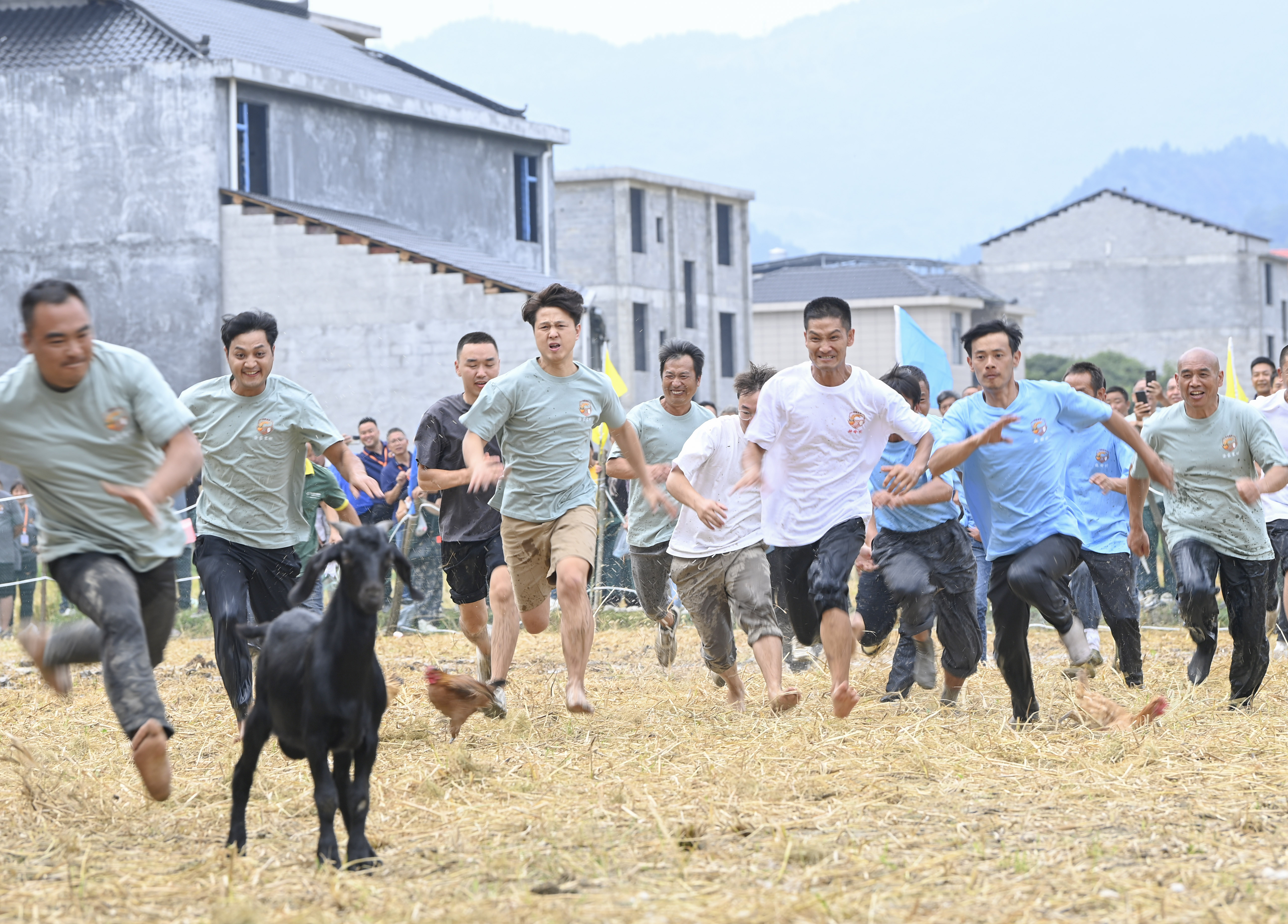重庆酉阳:趣味运动会 欢乐庆丰收