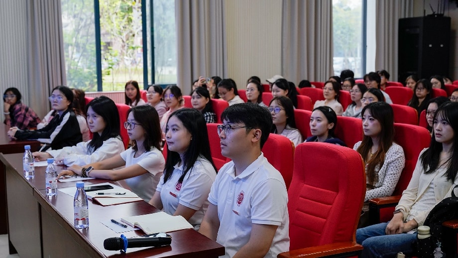 重庆人口老龄化国情教育市级示范讲座走进高校 引导青年敬老向善