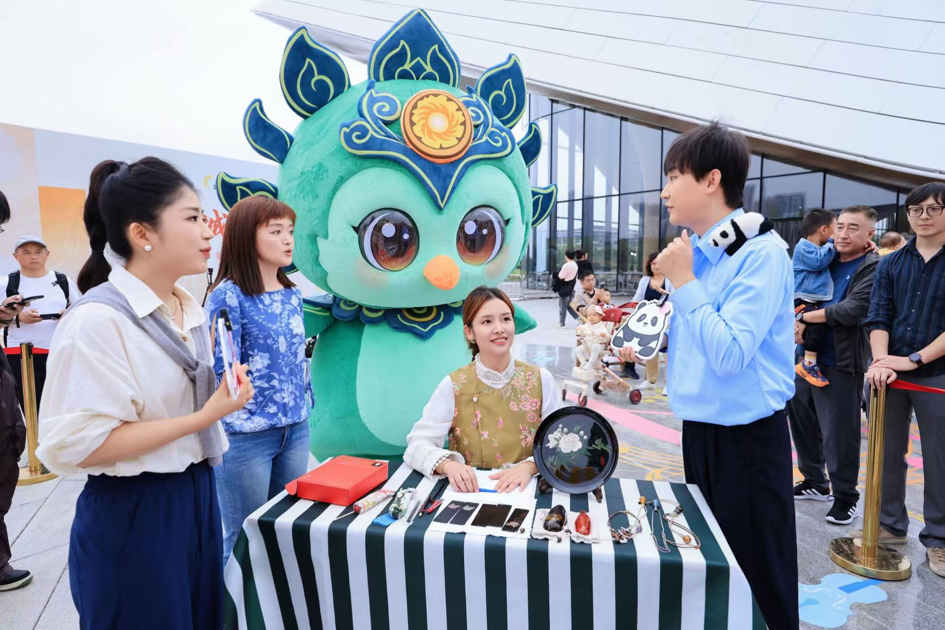 成都全面开启金秋假日文旅消费热潮