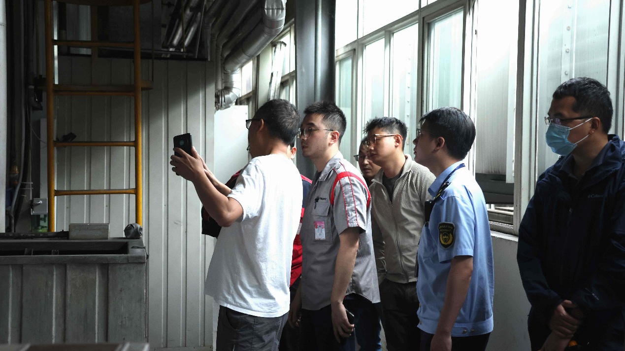 精准监督暖心帮扶 重庆排查整治企业大气环境突出问题