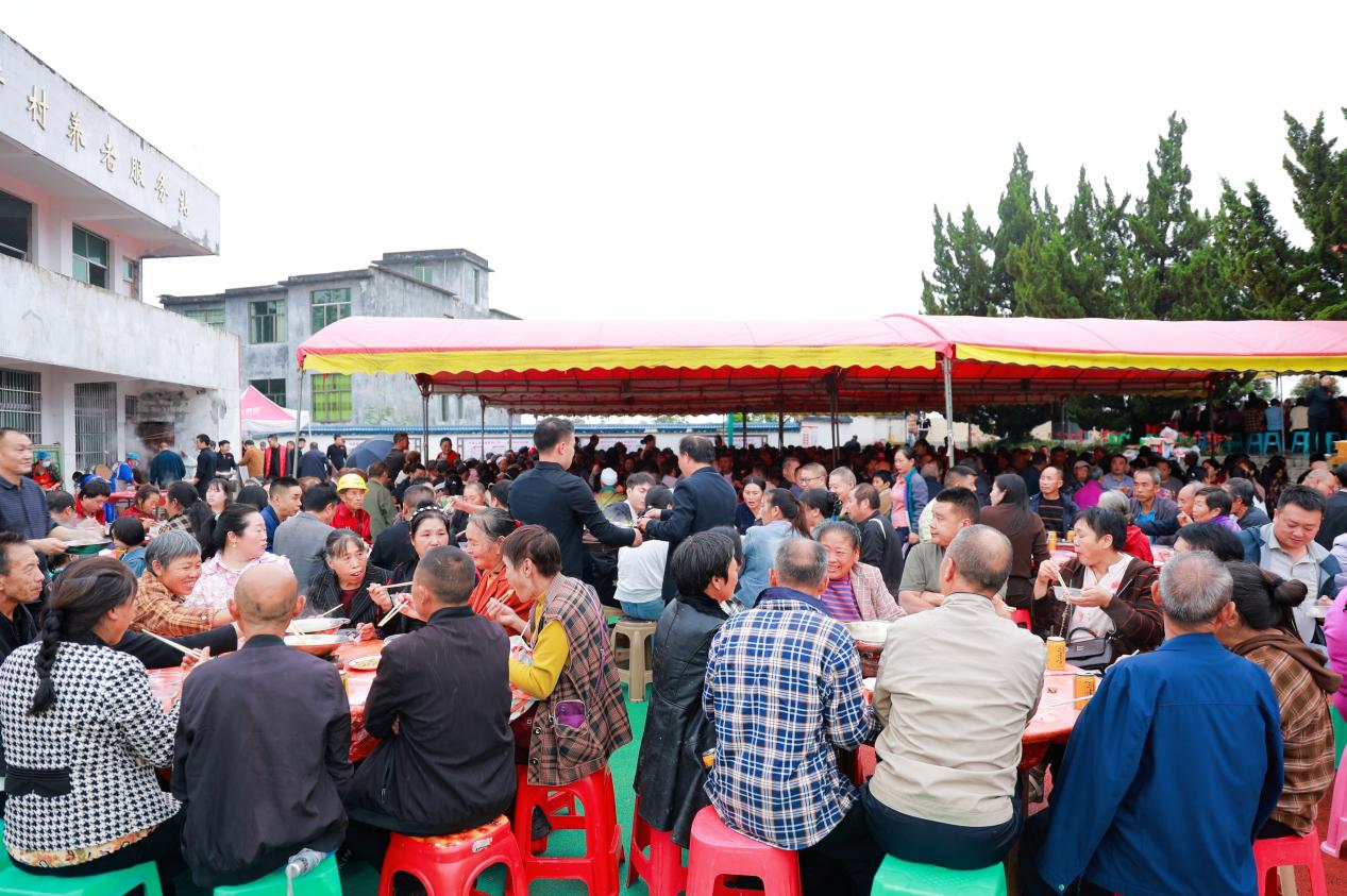 劳模助力田间开播，一场土家“摸秋”解锁别样丰收！