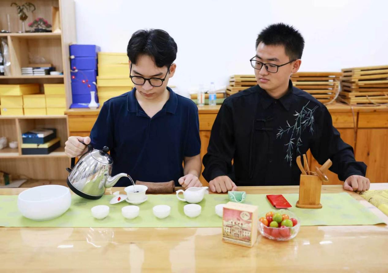 武夷学院组织留学生沉浸式体验中秋茶文化