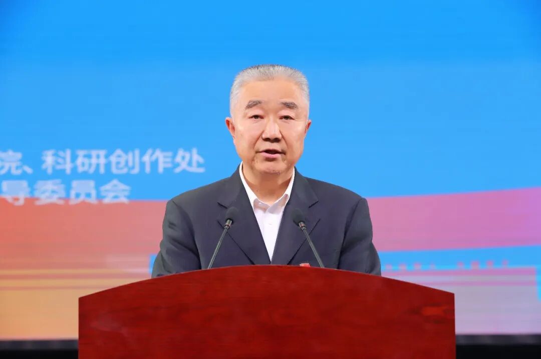 时代背景下高校美术学科建设与创新人才培养学术研讨会在新疆艺术学院举行