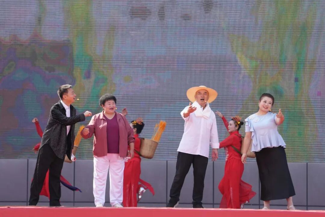 米东区举办“丰收开新局 实干促振兴”2026年中国农民丰收节