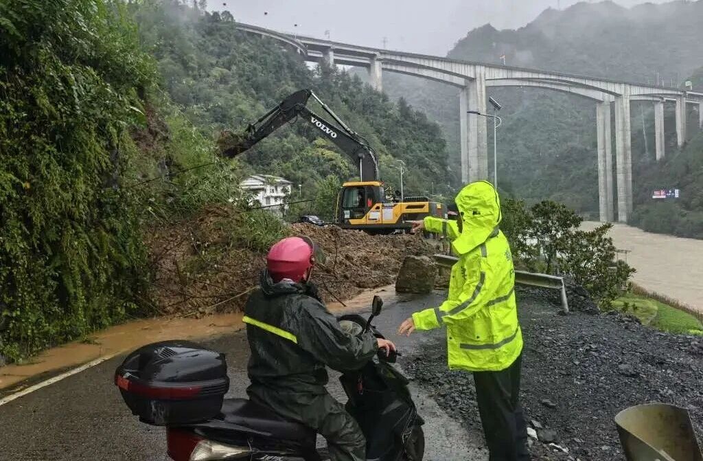 暴雨红色预警！重庆城口公安队伍闻 “汛”而动、向险而行