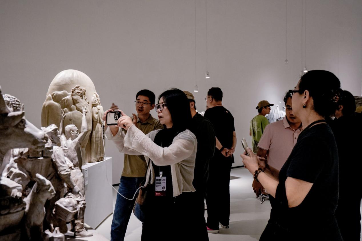 “跨越山海——新西部主题雕塑创作活动”展览在四川美术学院开幕