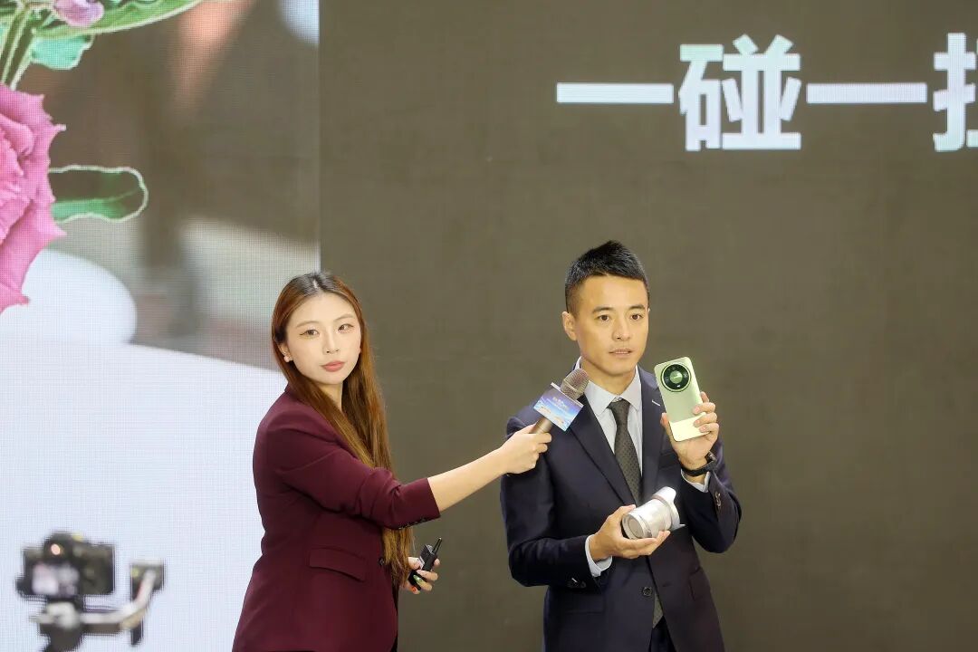 新街口“时空之门”已开……