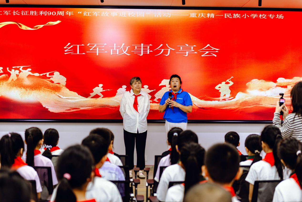 红军故事进校园 重庆银龄志愿者“手搓”AI短片再现长征往事