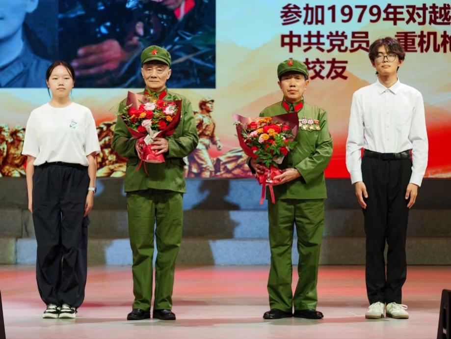 纪念红军长征胜利90周年龙岩老兵艺术团赴厦门大学专场演出举行