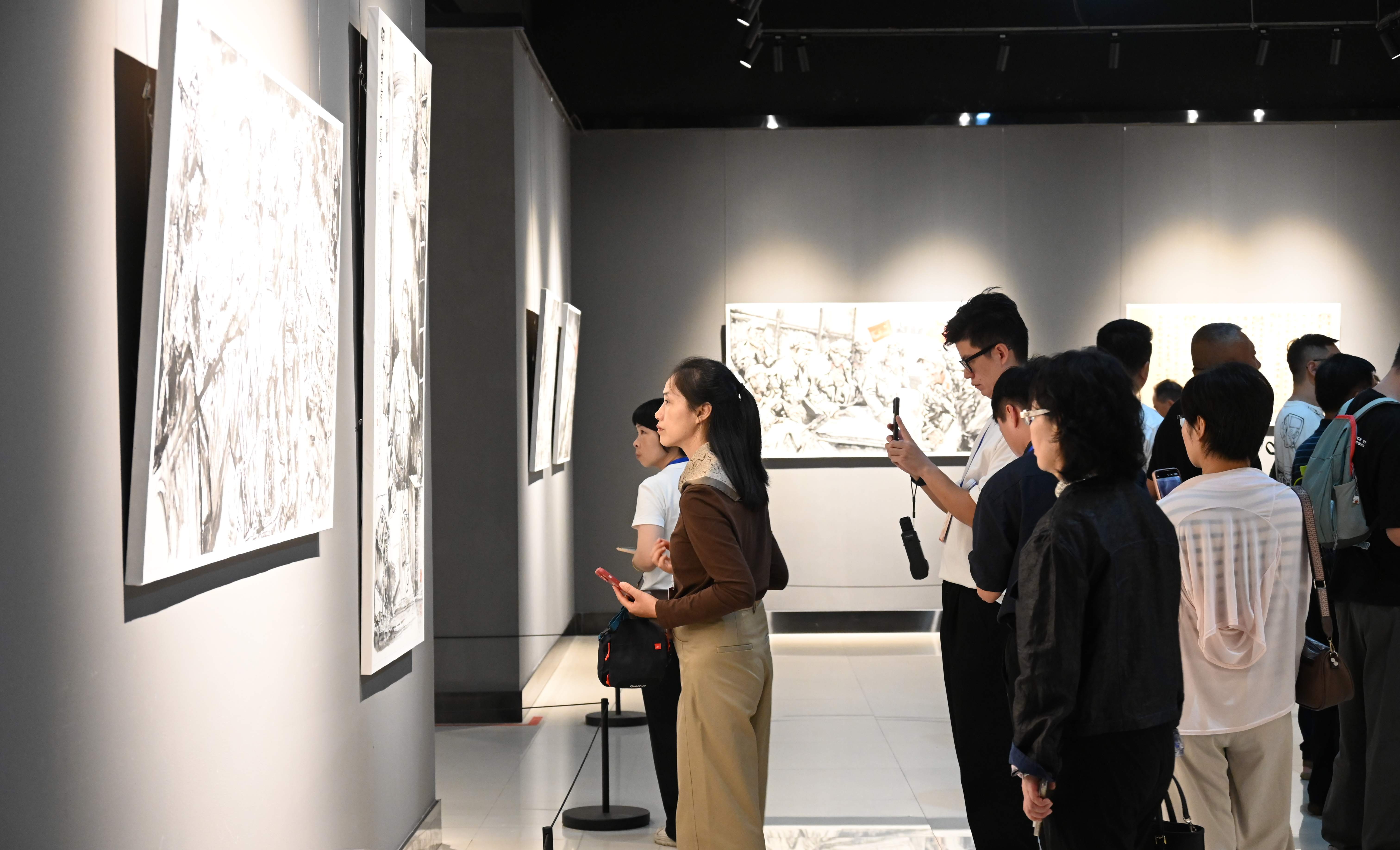《苍穹之剑——纪念无名英雄蔡威百幅画卷》在福建宁德首展