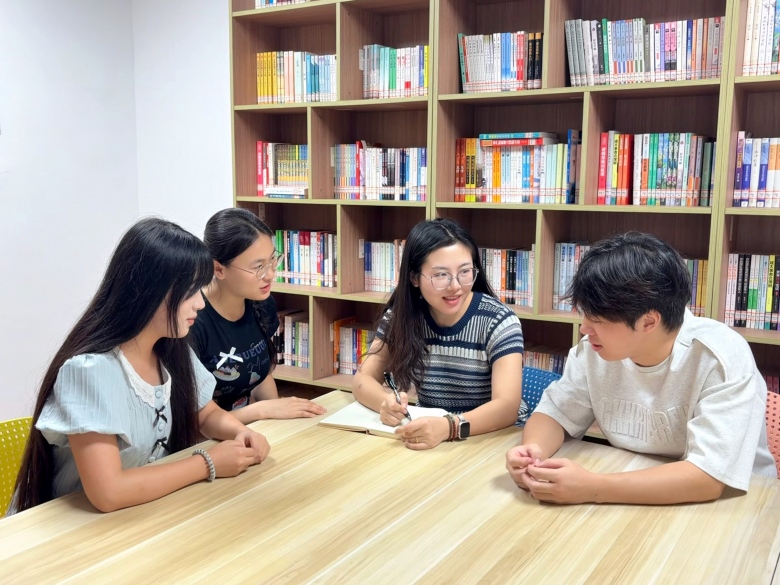 美好教育看得见|穿上VR“重走”长征路  这所学校把思政“种”进学生心里