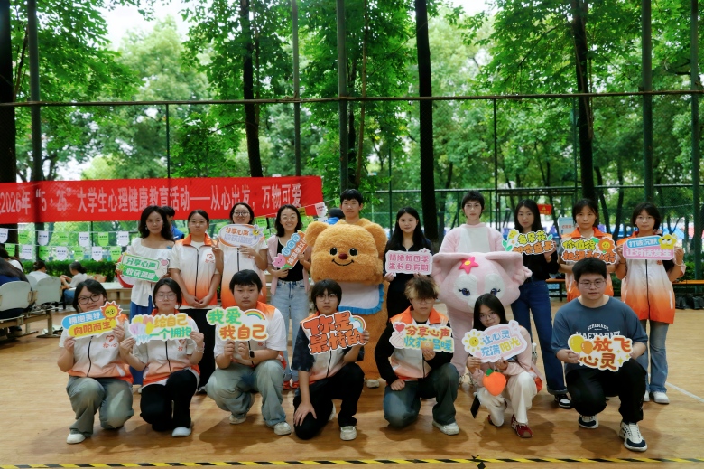 美好教育看得见|穿上VR“重走”长征路  这所学校把思政“种”进学生心里