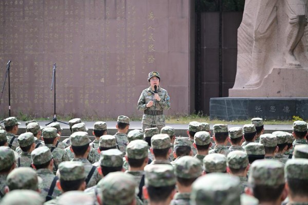 空军军医大学开展延安革命传统教育 为新学员系好“第一粒扣子” 空军军医大学开展延安革命传统教育 为新学员系好“第一粒扣子”