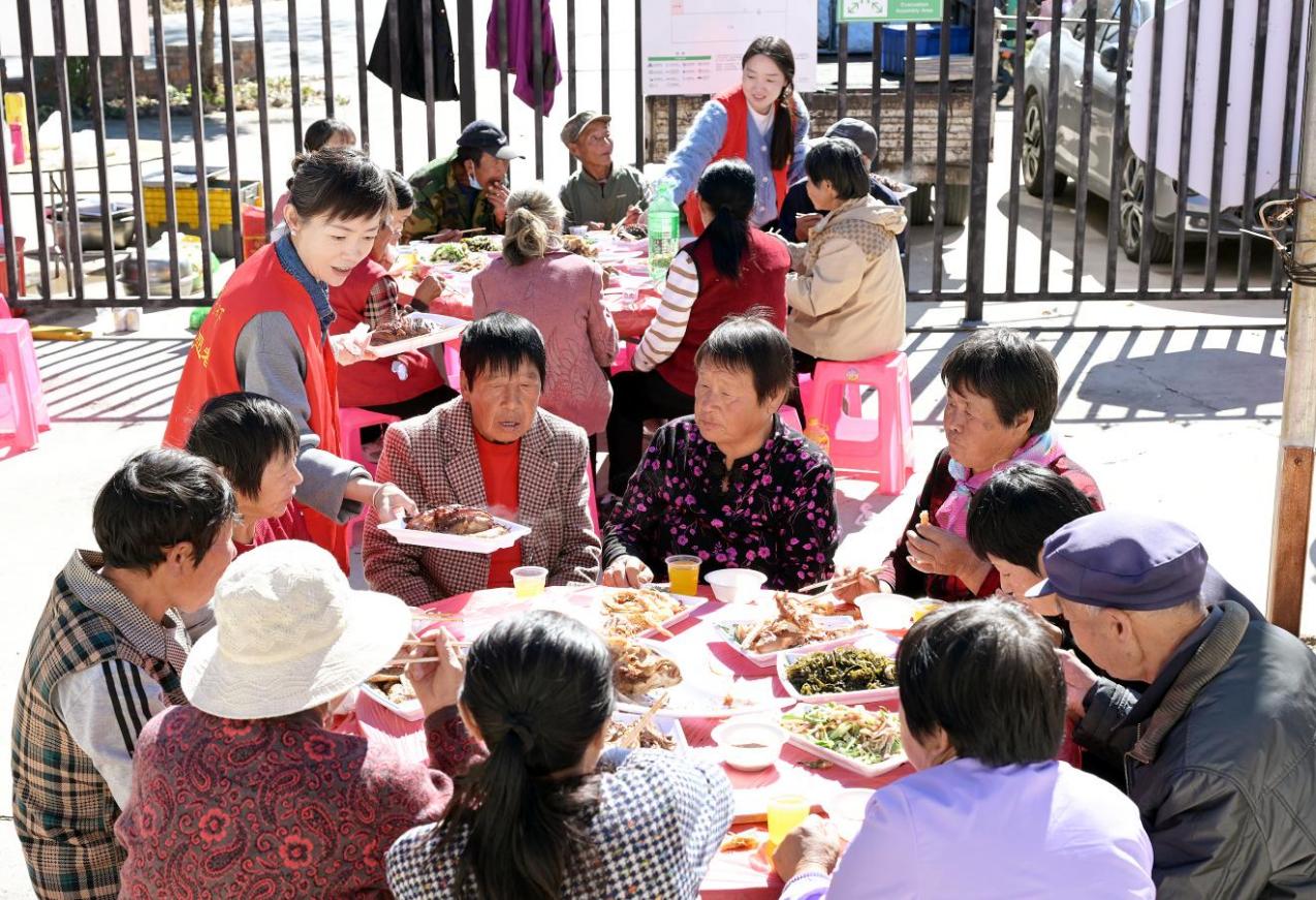 情暖金秋重阳日 爱洒山村桑榆情——承德市隆化县大布汰村开展重阳爱老敬孝主题活动