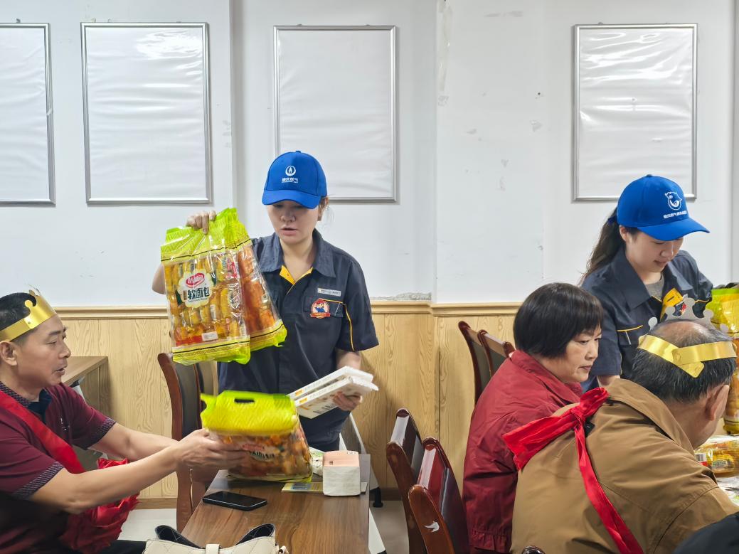 重庆燃气“红岩燃小兵”开展重阳节主题志愿服务 守护老年群体居家用气安全