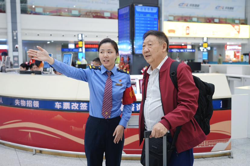 重庆火车站今年已累计服务老年旅客3万余人次
