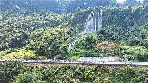 中外车手感受多彩民族风