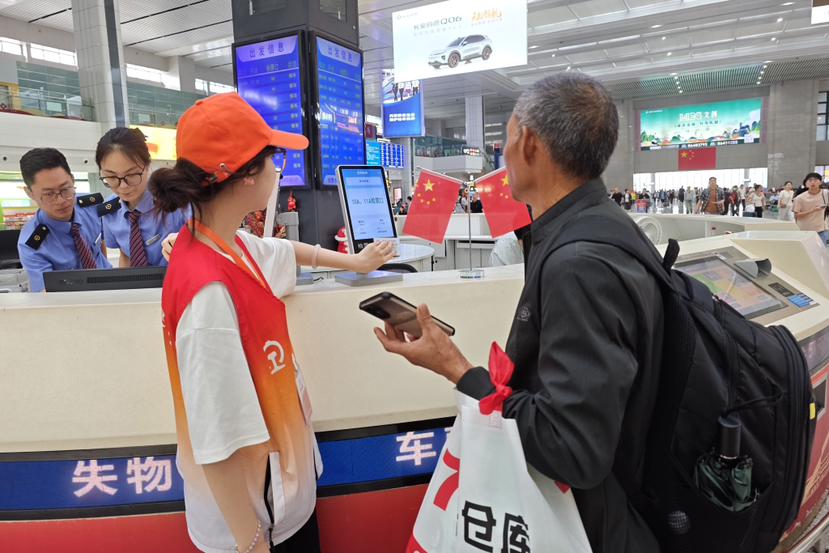 重庆火车站今年已累计服务老年旅客3万余人次