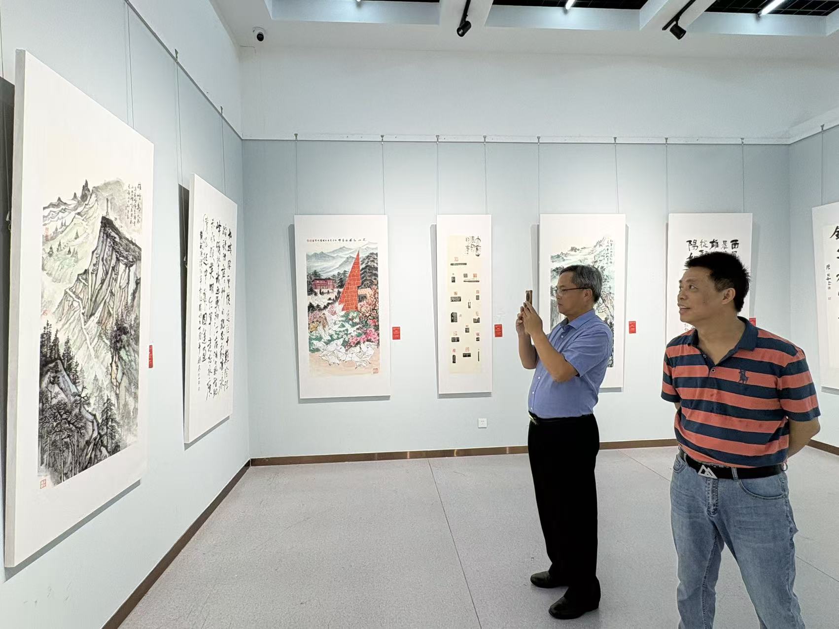 “而今迈步从头越——纪念中国工农红军长征胜利90周年”主题书画展在福建开幕
