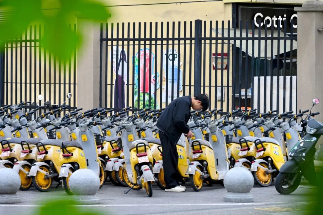 重庆高新区：把安全宣传装进共享单车“开锁”瞬间