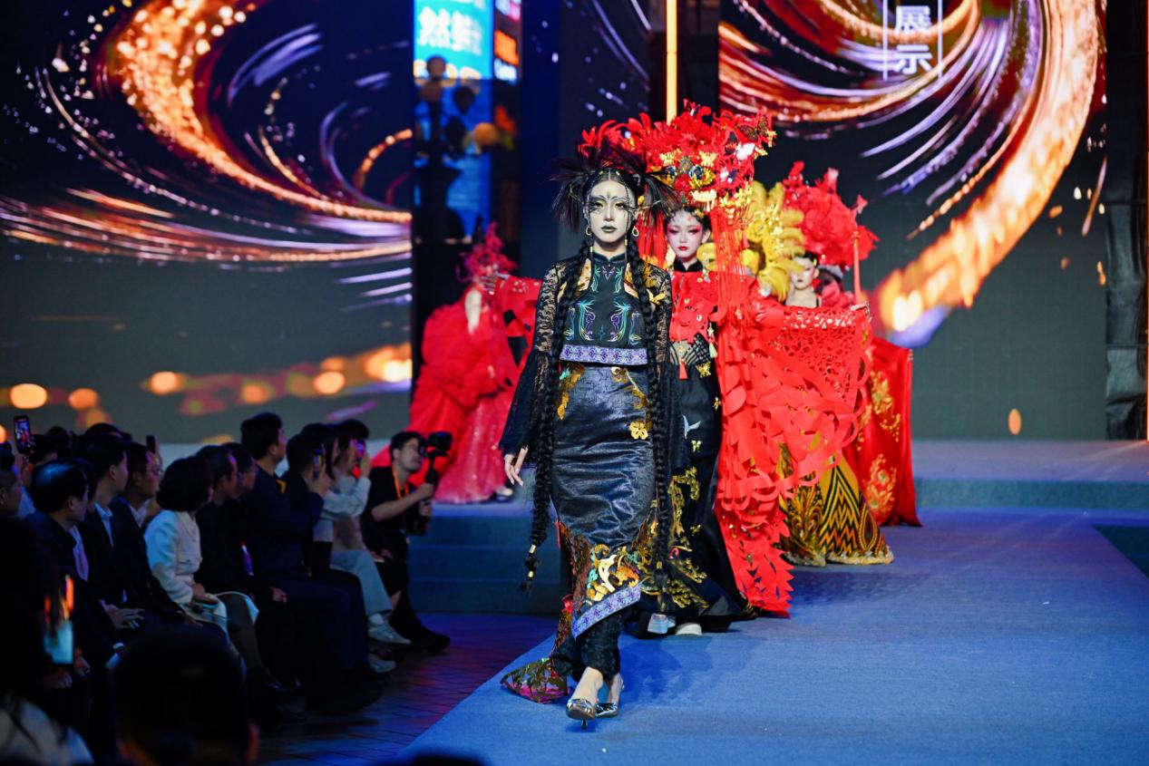美业精英山城竞技，2026年西部美业职工职业技能大赛在渝落幕