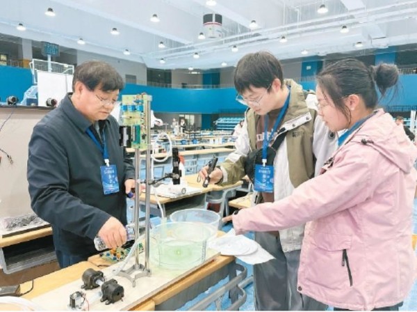 第十七届全国中学物理青年教师教学大赛落幕 第十七届全国中学物理青年教师教学大赛落幕