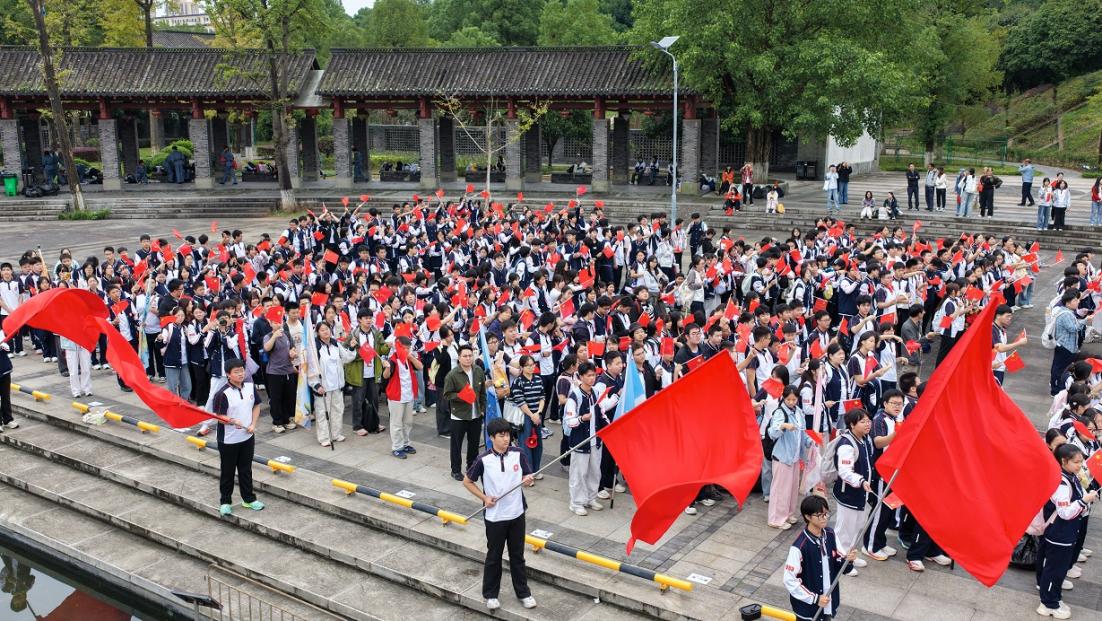 徒步10公里，重庆长寿这群师生用脚步丈量“行走的思政课”