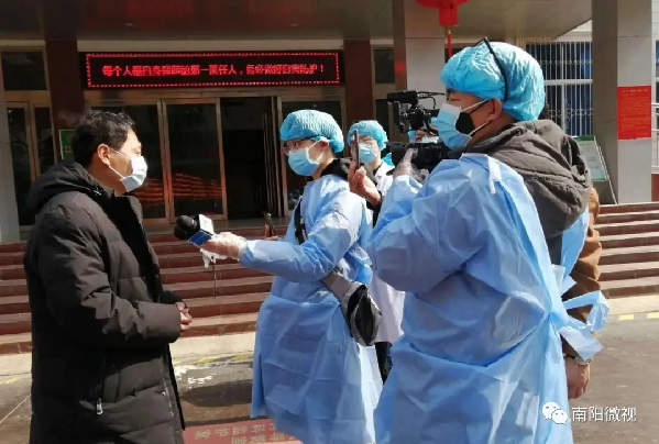 一家四口新冠肺炎患者在河南南阳医专一附院同时治愈出院