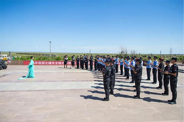 “走进国门”法治乌兰牧骑大型普法宣传慰问活动在内蒙古二连浩特举行