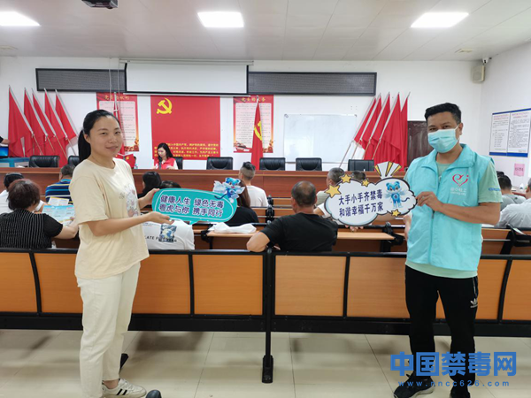 广东肇庆：区禁毒委成员单位携手走进社区开展禁毒反诈宣传活动