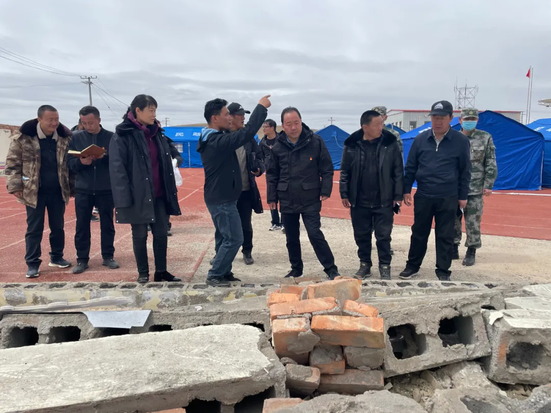 青海:果洛州委书记张晓军在黄河乡指挥抗震救灾