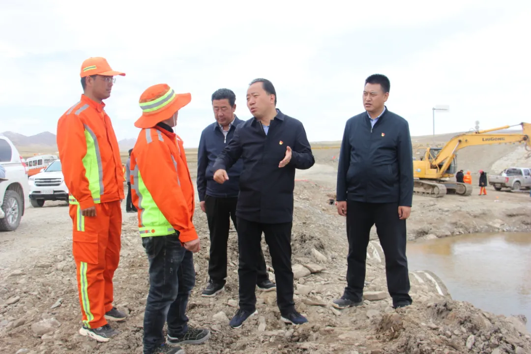 州委书记张晓军在玛沁县指挥抗震救灾