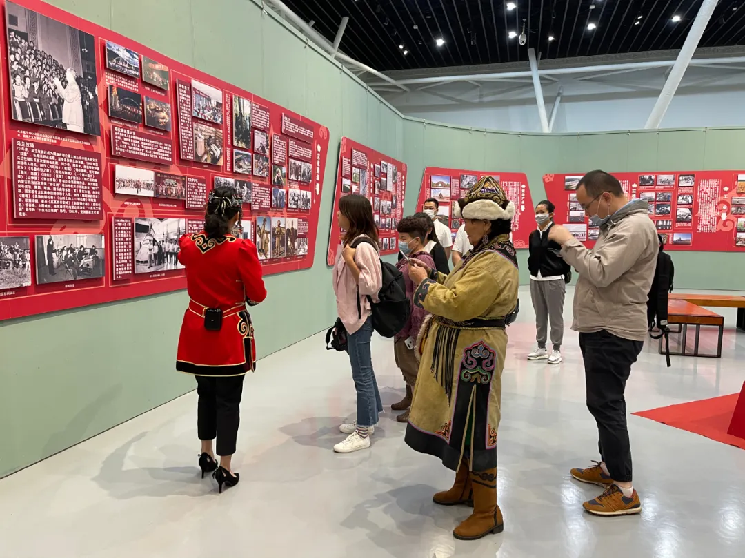 "奋斗铸辉煌 光辉七十载"建旗70周年成就展在呼和浩特市举办