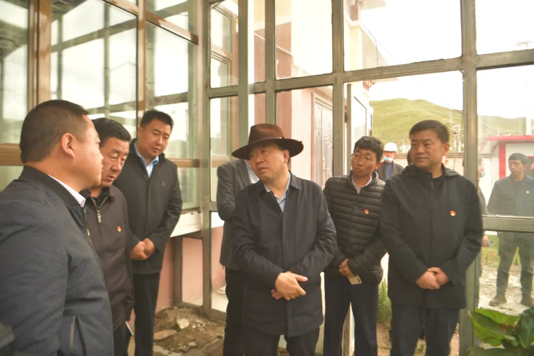 青海果洛州委书记张晓军赴甘德县调研灾后恢复重建工作和特色产业发展