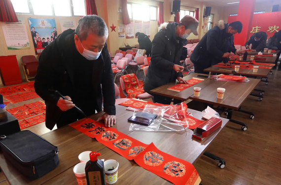 携手助力薪火田庄建党百年报纸捐赠仪式暨书法家送春联助力冬奥活动