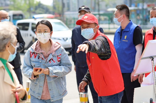 成都青羊：防疫一线 他们为群众生命安全保驾护航