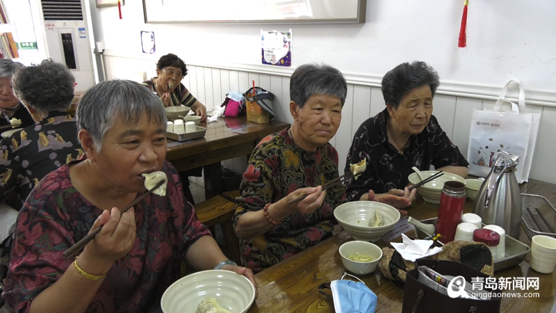 青岛“免费餐厅”4年供餐12万余份 老爸老妈吃出晚年“幸福味”
