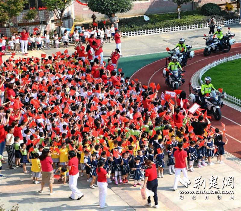 用奋斗的青春托起明天的太阳——全国文明单位、湖北省省直机关第三幼儿园解读开云电竞(图2)