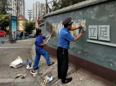 重庆市巴南区：治理城市“牛皮癣”打造“洁序净美”居住环境