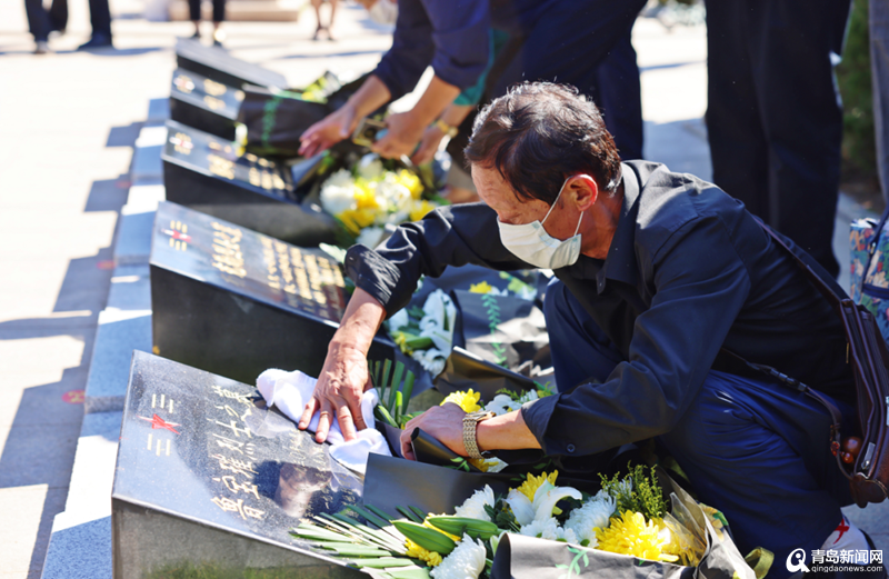 青岛市举行首批烈士集中迁葬活动