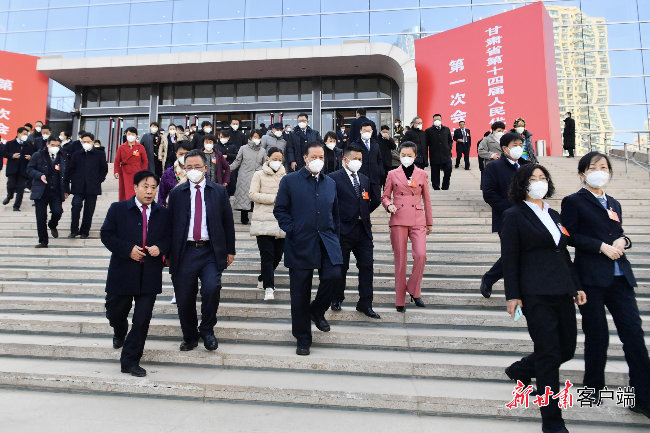 踔厉奋发向未来——甘肃省第十四届人民代表大会第一次会议胜利闭幕