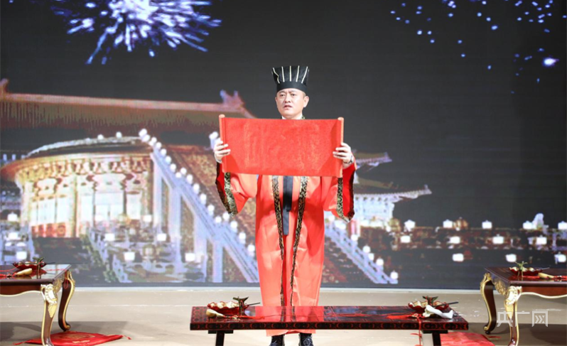 推动婚俗改革 内蒙古中式集体婚礼传承千年古风