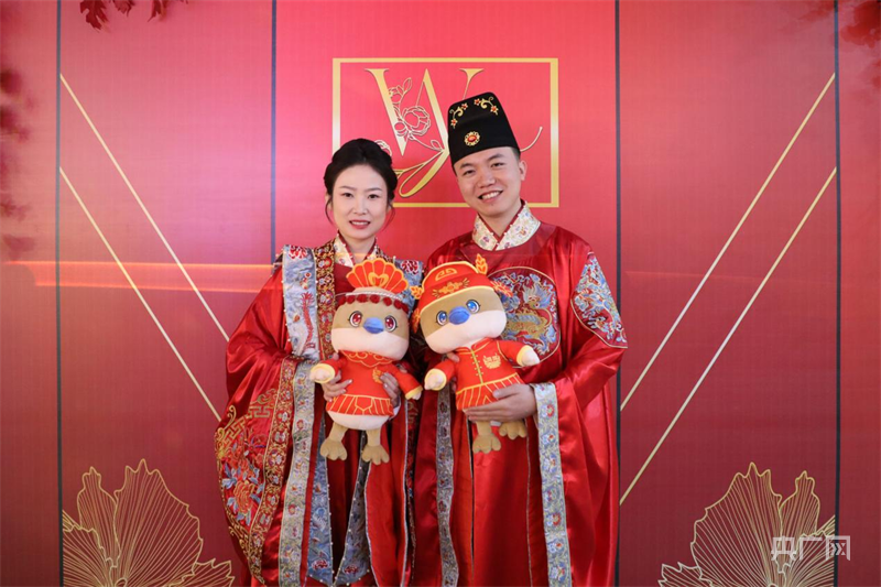 推动婚俗改革 内蒙古中式集体婚礼传承千年古风