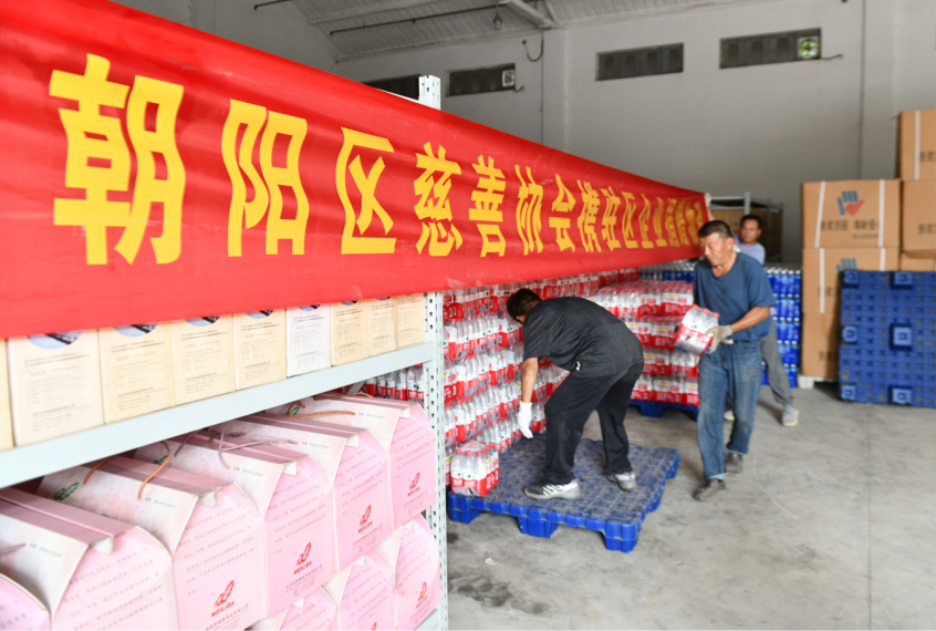 北京朝阳多方力量驰援门头沟、房山、昌平等地防汛救灾