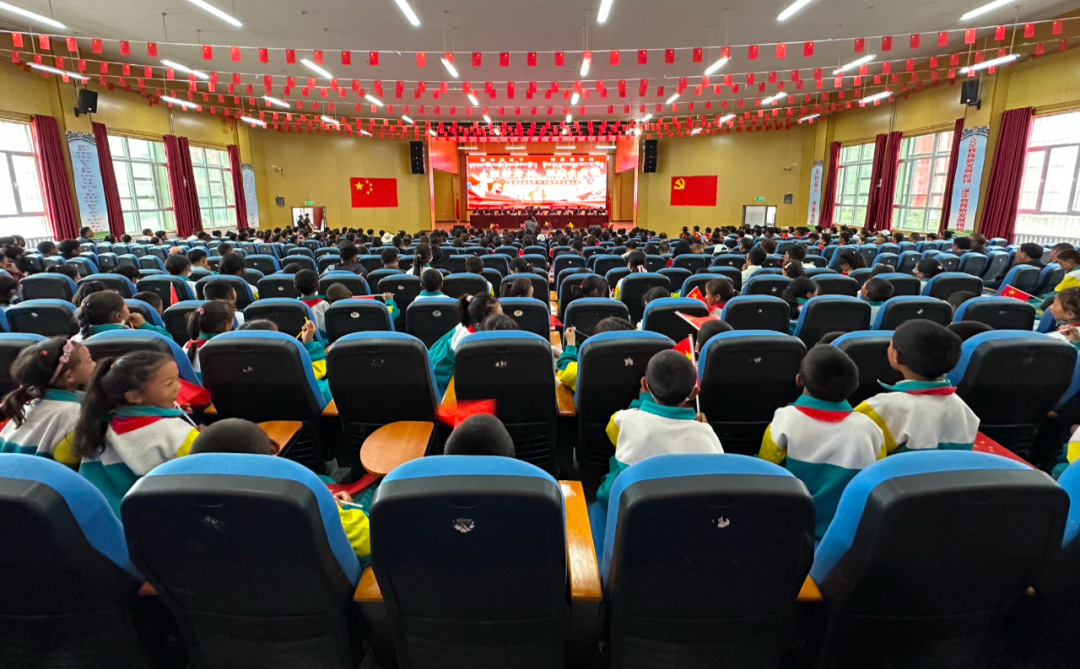 青海囊谦县举行第39个教师节暨教育工作表彰大会