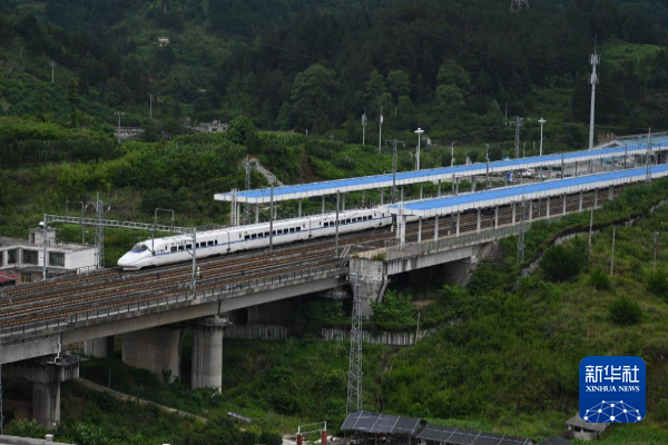 贵广高铁10月11日起最高时速按300公里运营