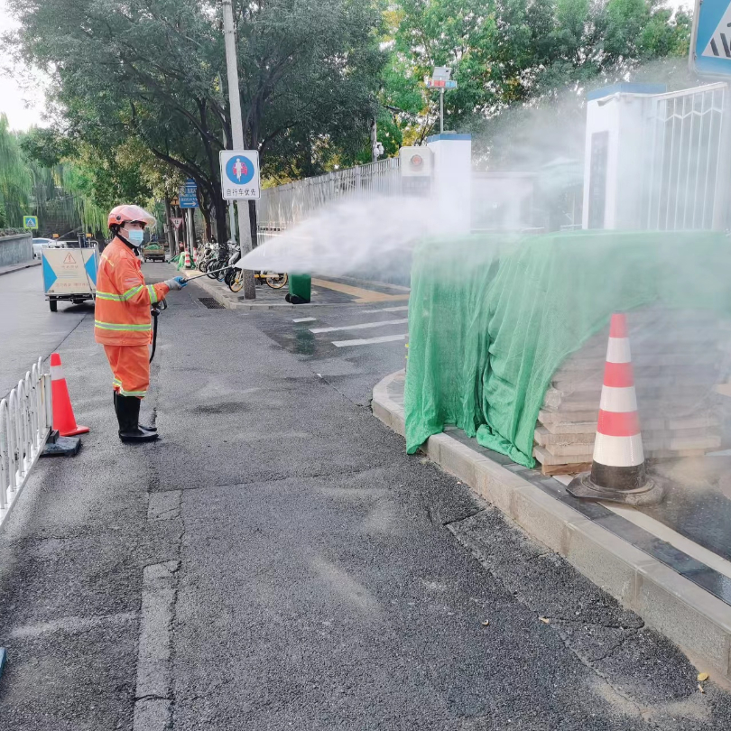 环雅丽都公司全力抑尘打造“清洁城市”