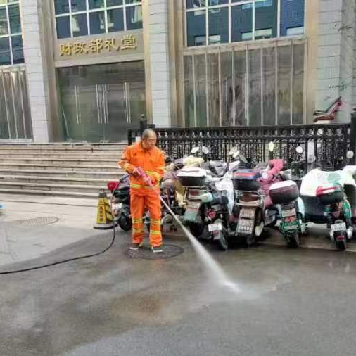 环雅丽都公司全力抑尘打造“清洁城市”