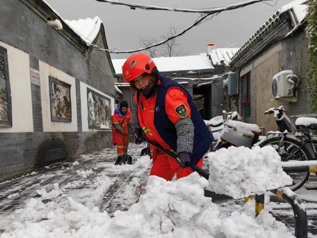 以雪为令，迎雪而行，环雅丽都公司全力做好扫雪铲冰工作